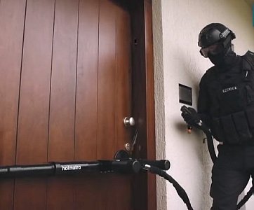 Odolnost našich dveří testovala policie