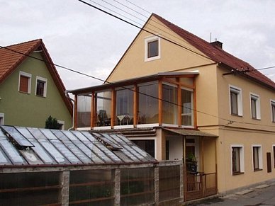 Zasklená lodžie vs. zimní zahrada: v čem je rozdíl?