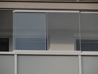 Rámový posuvný zasklívací systém